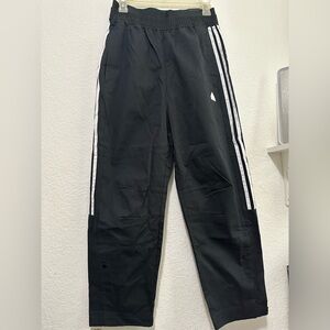 Adidas Loose Fit Tapered Leg 7/8 Style Joggers